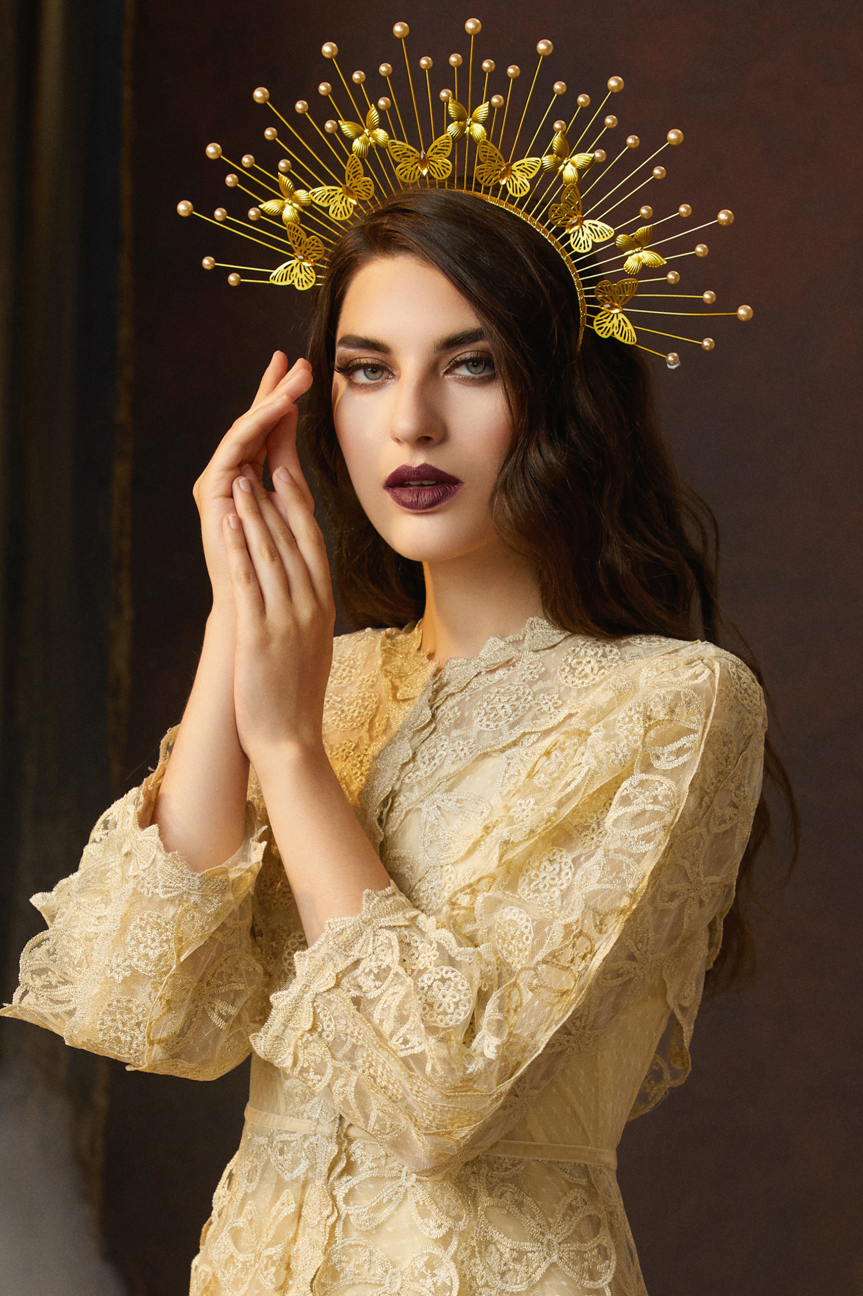 Butterfly Pearl Mary Halo Crown | Gold | 3